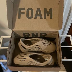 YEEZY FOAM RNR MIST